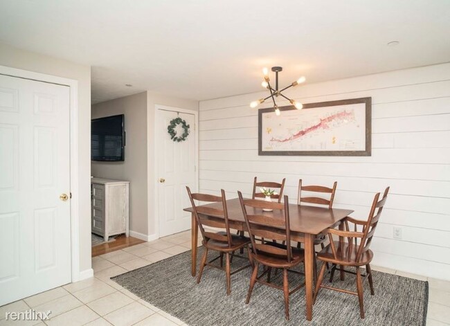 Foto del edificio - 3 br, 2.5 bath Townhome - 17 Foster St 18 ...