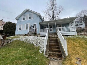 Building Photo - 66 Meadow St