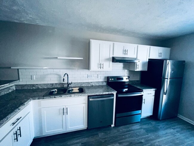 Interior Photo - Woodland Ridge