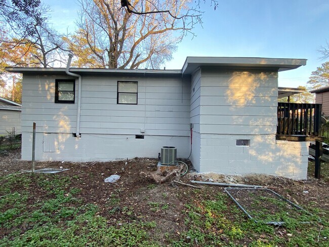 Building Photo - 2919 Lansing Ave