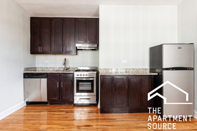 Building Photo - 618 W Patterson Ave