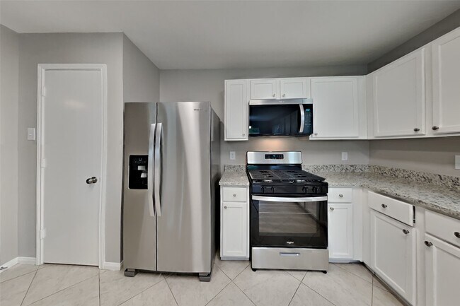 Foto del edificio - 4959 Sentry Woods Ln