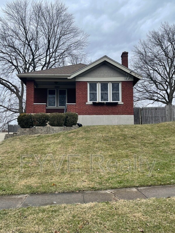 Primary Photo - 2150 Cathedral Ave