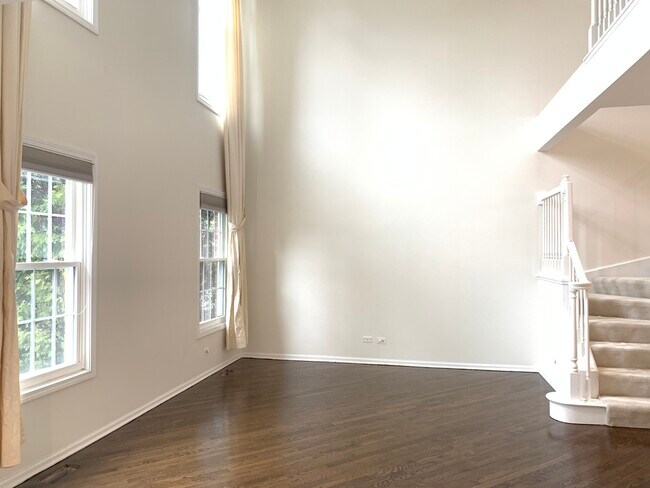 Building Photo - 409 Town Pl Cir