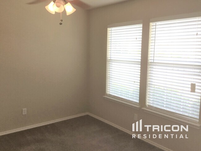 Foto del edificio - 2226 Midbury Drive Lancaster TX