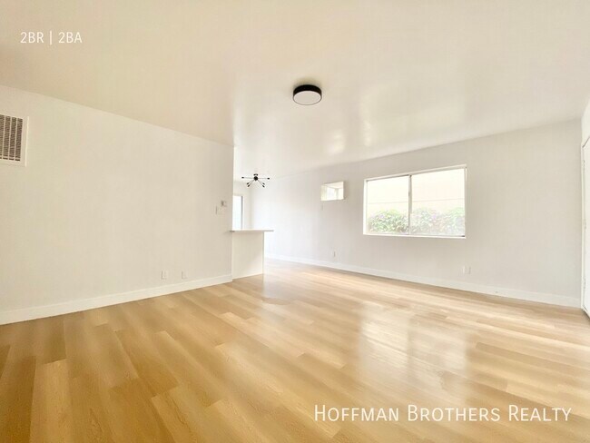 Building Photo - 136 S Oxford Ave Los Angeles, CA 90004