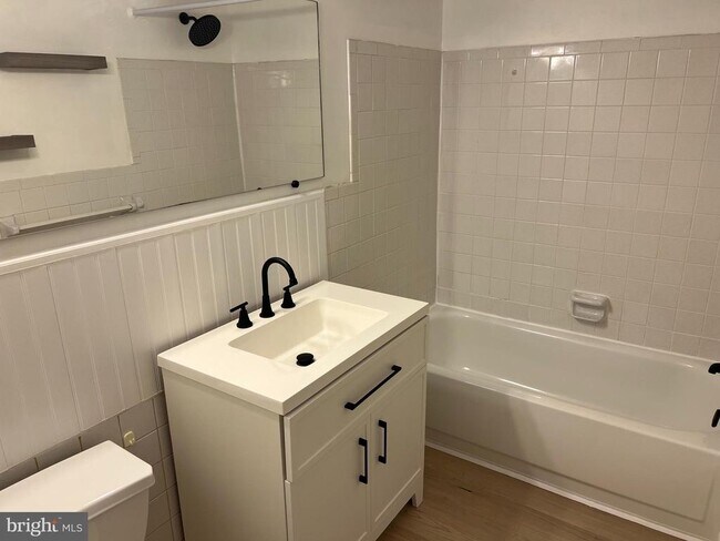 Building Photo - 46 Township Line Rd