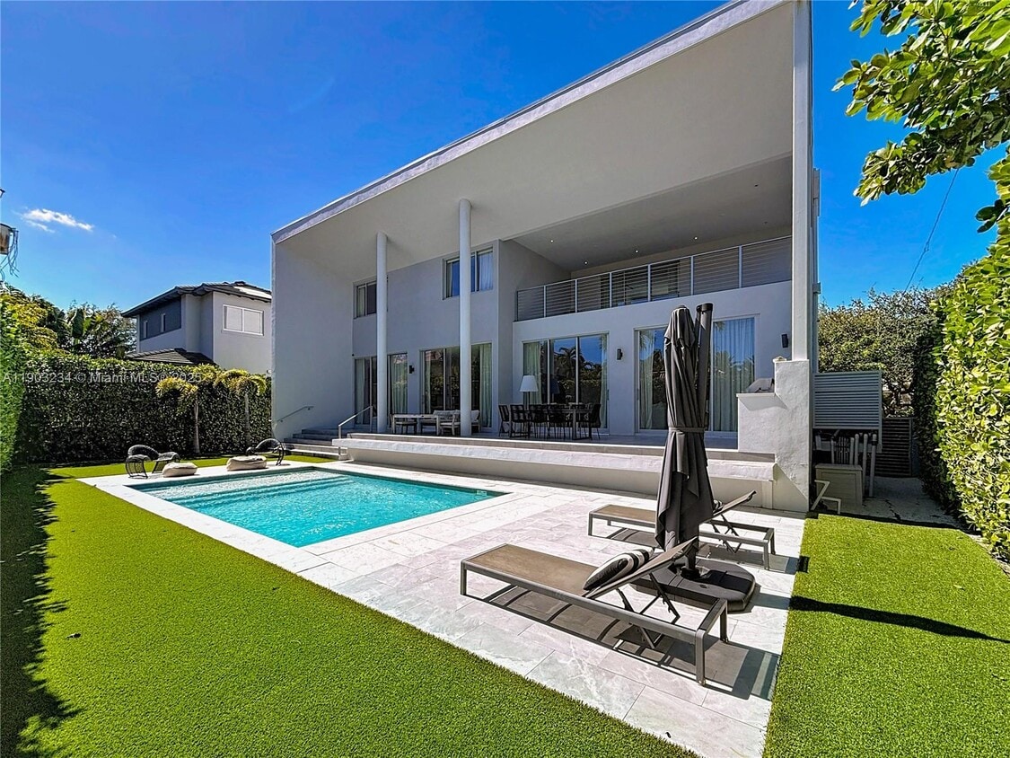 Foto principal - 561 Warren Ln