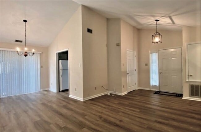 Building Photo - 1/2 Mo Off Special - Bed, 1 Bath townhome minutes to South Park