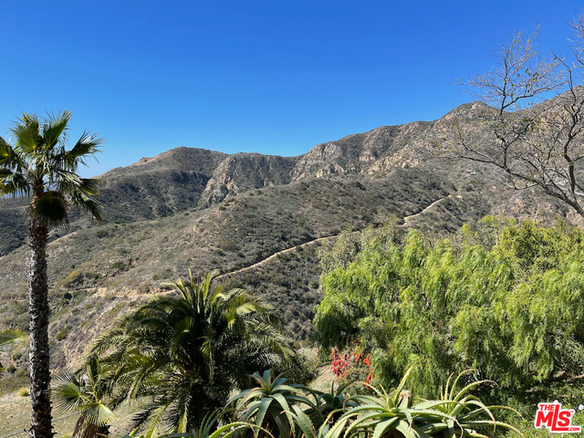 Foto del edificio - 2657 COAL CANYON Rd