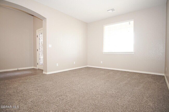 Building Photo - 2209 Glitter Point