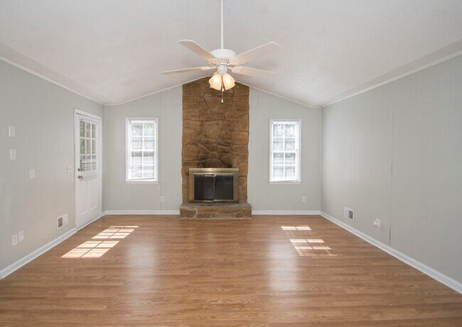 Foto del edificio - 2504 Banner Hill Rd