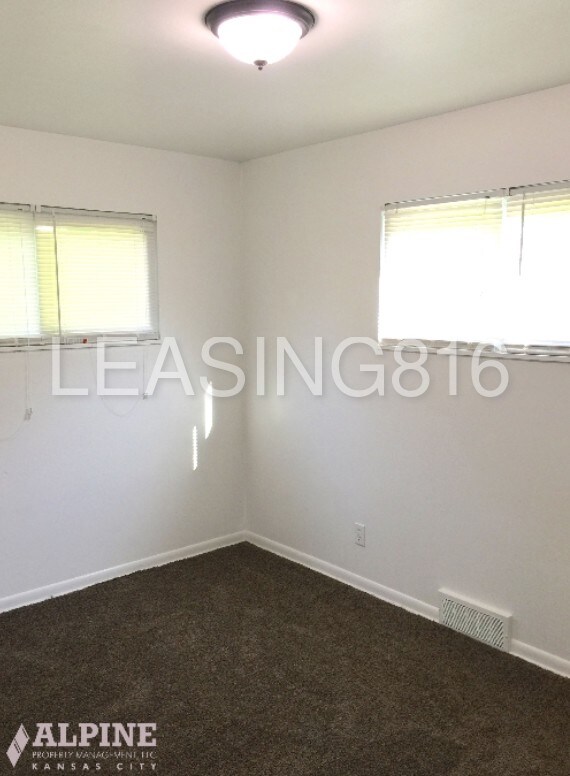 Foto del edificio - 3010 E 61st St