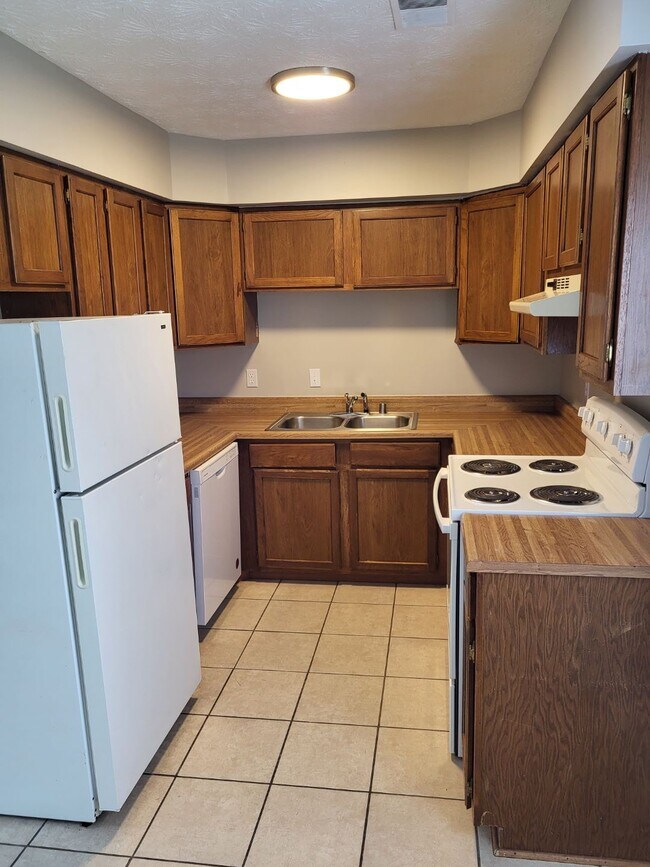 Building Photo - 335 Churchill Dr