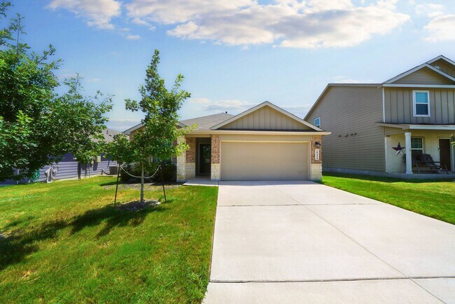 Building Photo - Stunning 4 Bedroom, 3 Bathroom Home Now Av...
