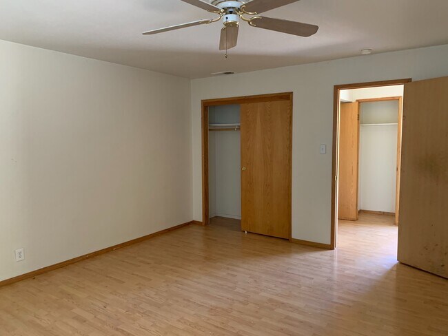 Building Photo - Cosigners okay =)  4 Large Bedrooms and 2 Full Baths ~ Small Pet Negotiable