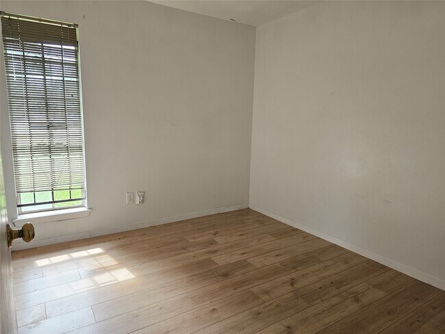 Foto del edificio - 11023 Linvale Dr