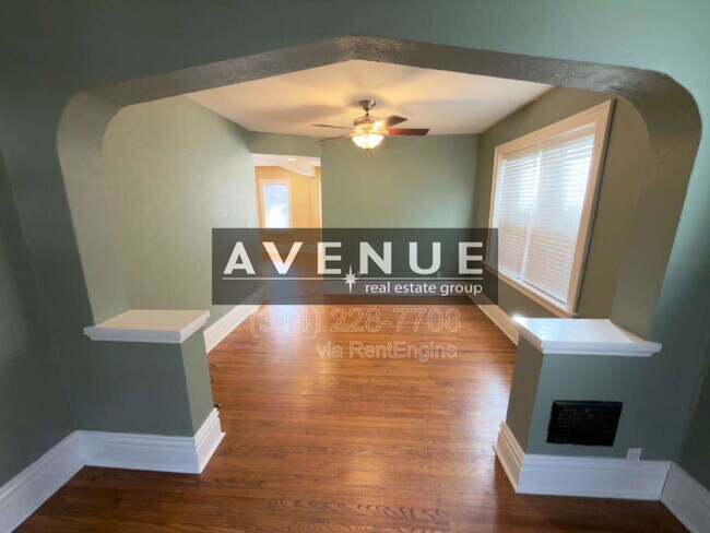 Foto del edificio - 4938 Walsh St