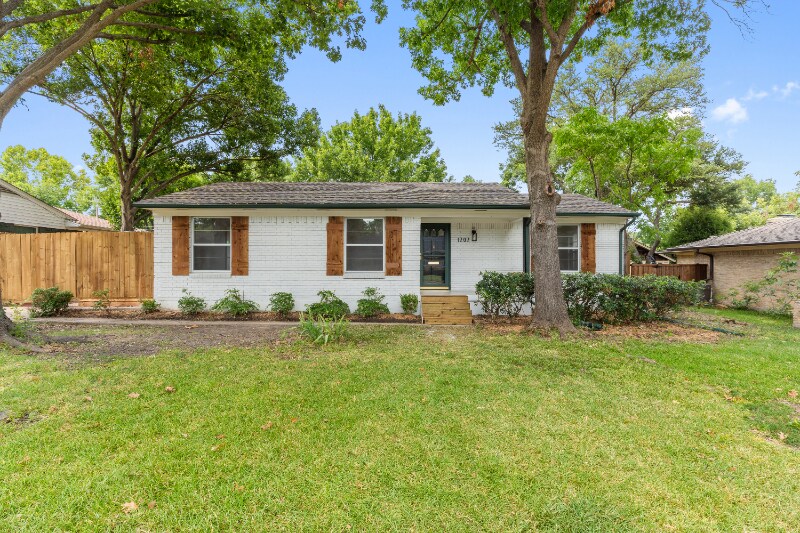 Primary Photo - 1202 Spruce Dr
