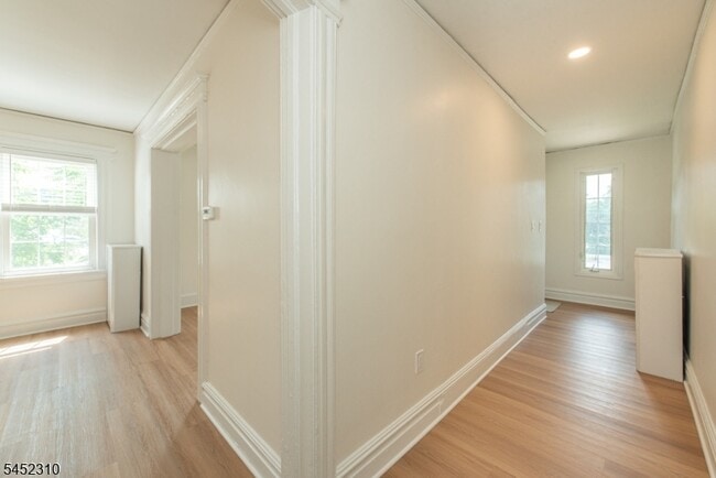 Building Photo - 160 Bloomfield Ave