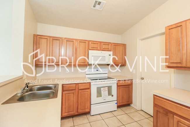 Building Photo - 5521 Del Creek Rd