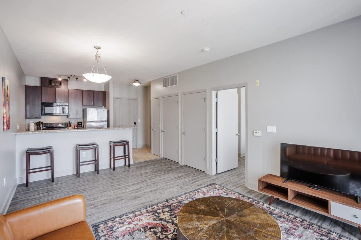 Primary Photo - 121 E Freedom Way
