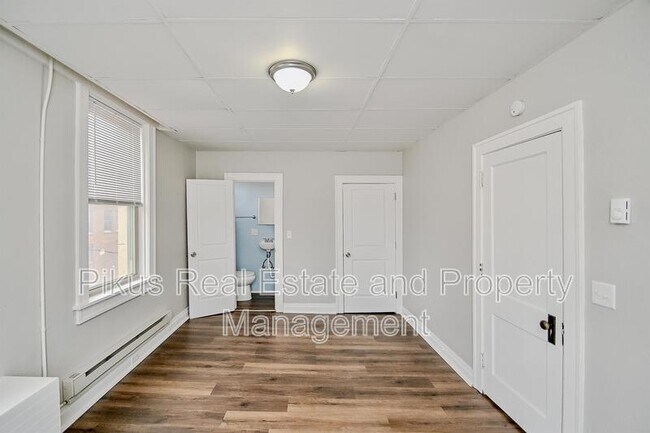 Foto del edificio - 111 Lincoln Way W