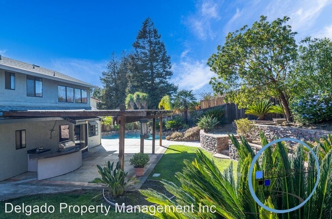 Building Photo - 4 br, 2.5 bath House - 813 Campas Court