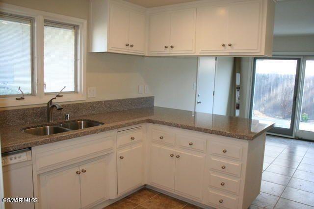 Foto del edificio - 77 Fallbrook Ave