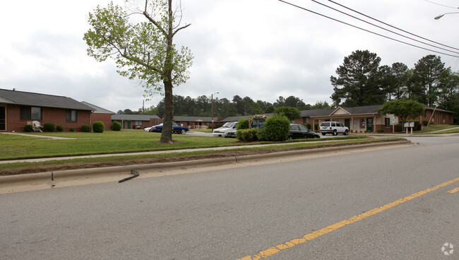 Building Photo - Biltmore Hills Apartments