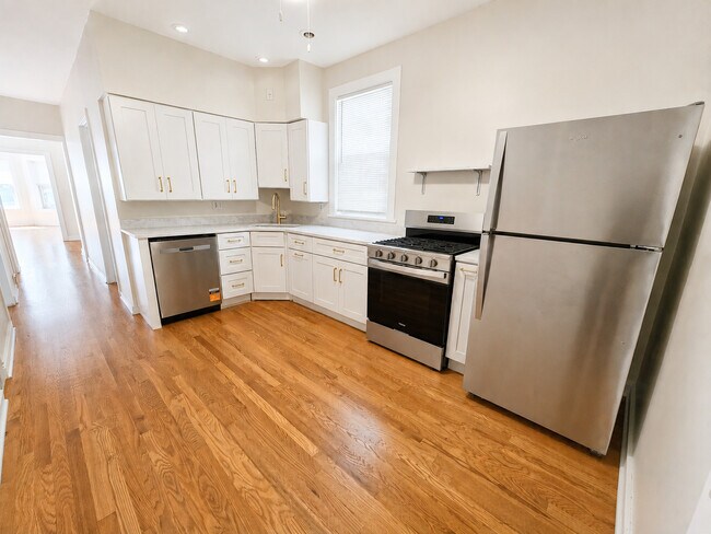 Foto del edificio - 3709 N Bosworth Ave