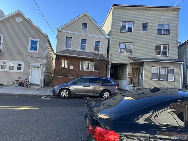 Primary Photo - 404 N 3rd St