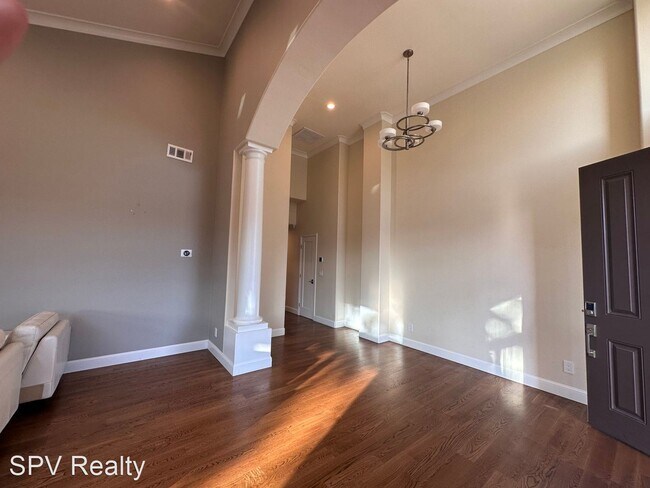 Foto del edificio - 4 br, 2.5 bath House - 5129 Rhonda Dr