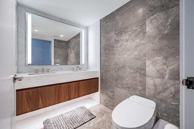 Foto del edificio - 2 bedroom in New York NY 10019