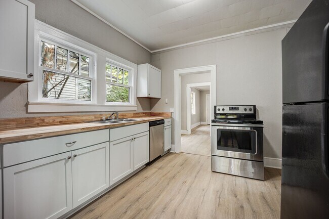 Foto del edificio - Freshly Updated 3 Bedroom House