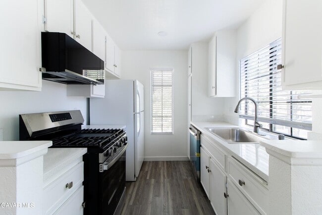 Building Photo - 2554 Olive Dr