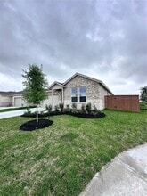 Building Photo - 902 Heaven Dr