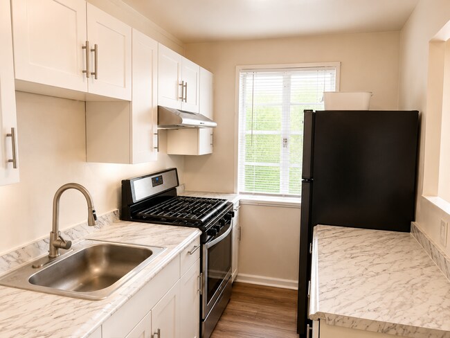 Building Photo - 2026 Move-In Special – $500 LEASE SIGNING BONUS!! Updated 1-Bedroom Condo in Southeast DC – Utili...