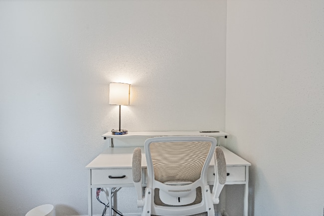 Foto del edificio - 804 Sylvia Ln