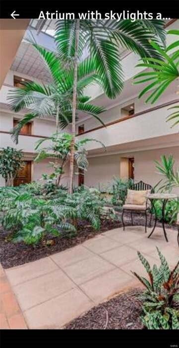 beautifully landscaped, tropical-style common areas. - 950 E Rue de la Banque St