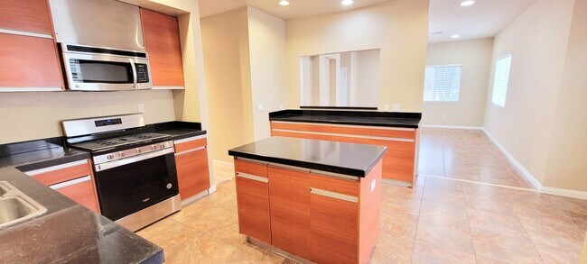 Kitchen facing dinning room - 9252 Elm Vista Dr