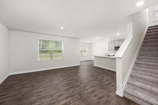 Building Photo - Beautiful 4-bedroom, 2.5 bath home for ren...
