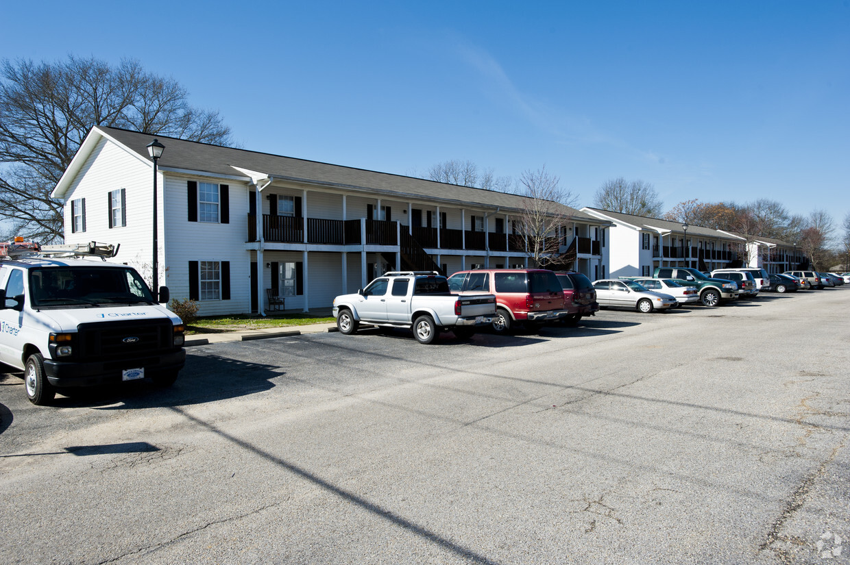 Building - Englewood Apartments