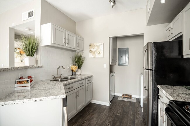 Chef-inspired kitchen - The Henry at Rosenberg