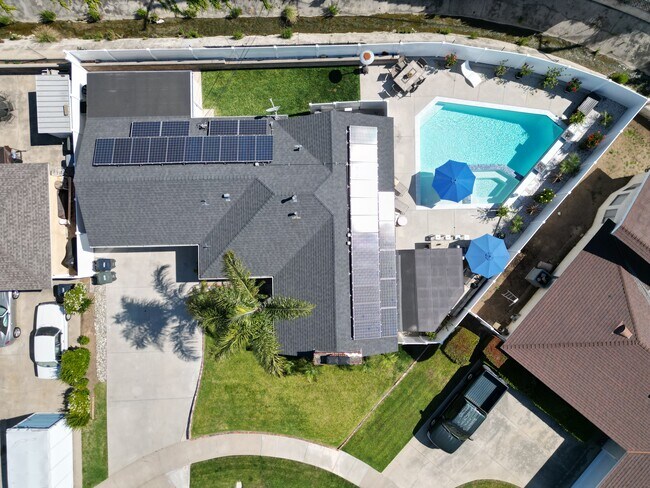 Building Photo - 926 E Buoy Ave