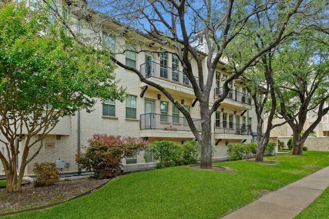 Foto del edificio - Luxury Highland Park Living