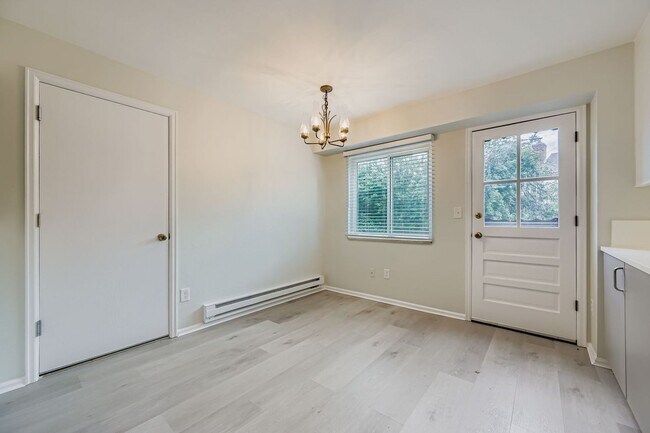 Building Photo - Fully Renovated Home in the Heart of Louis...