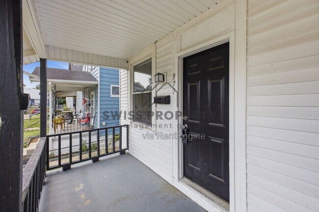 Building Photo - 977 Miller Ave