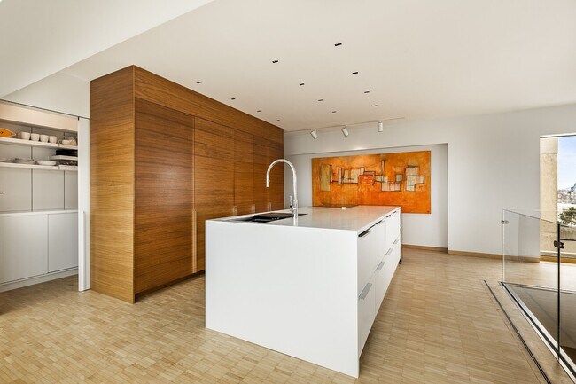 Building Photo - 2600 Ave Pierre-Dupuy