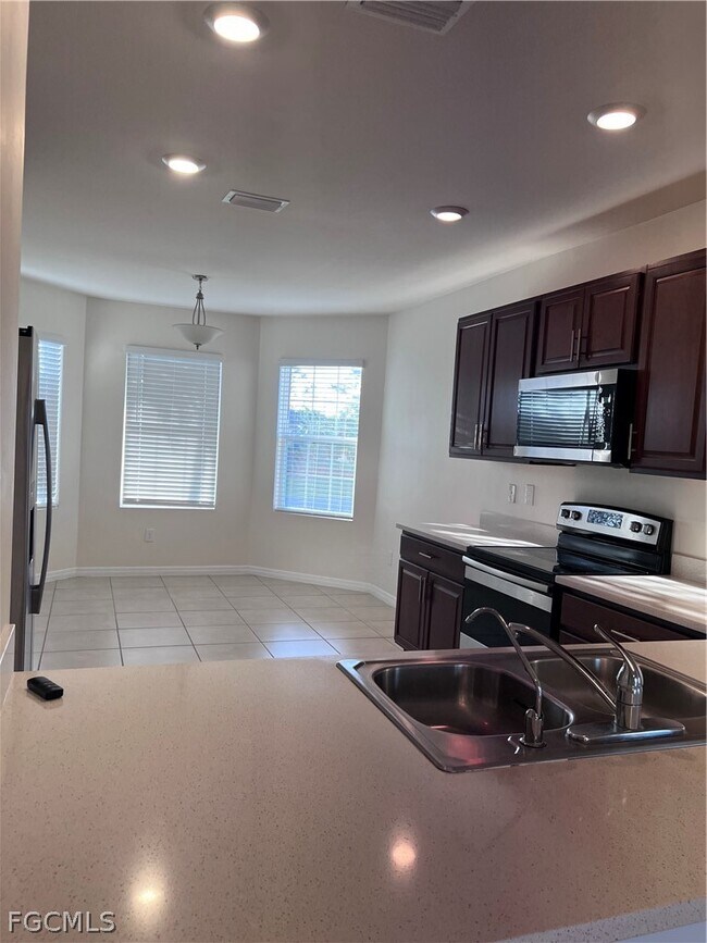 Foto del edificio - 2635 NW 24th Pl